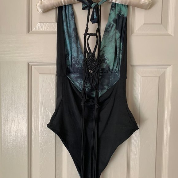 Camille Reversible Swimsuit with Removable Macrame - Picture 4 of 4